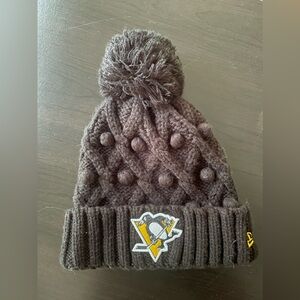 Women’s Penguins Hockey Pompom Black Winter Hat